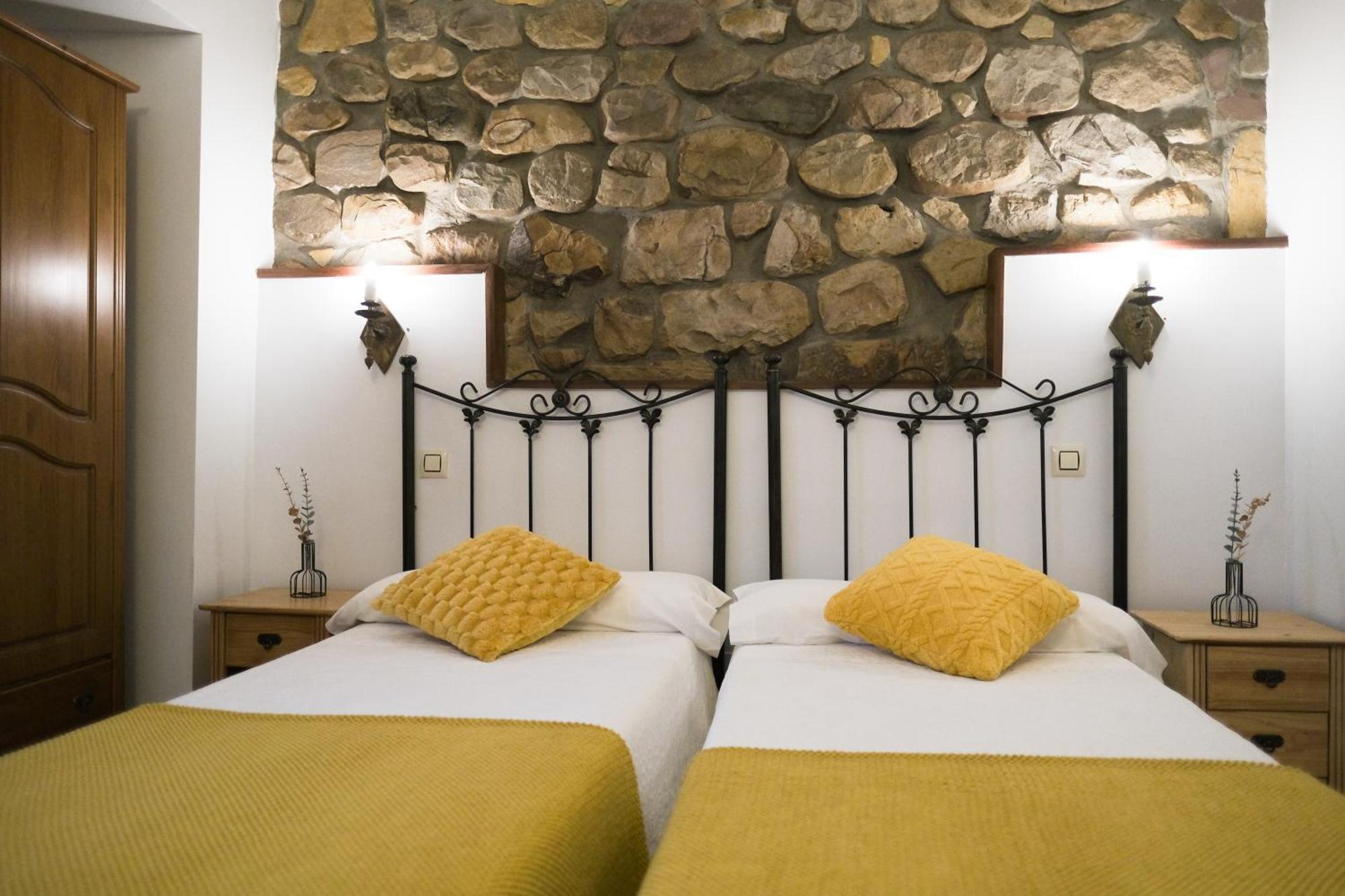 Posada La Estela De Barros Corrales De Buelna Buitenkant foto