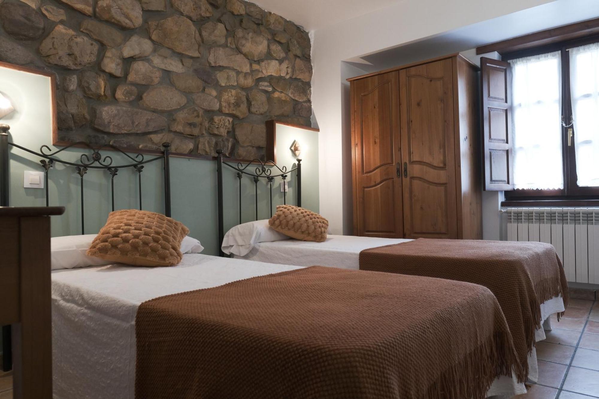Posada La Estela De Barros Corrales De Buelna Buitenkant foto