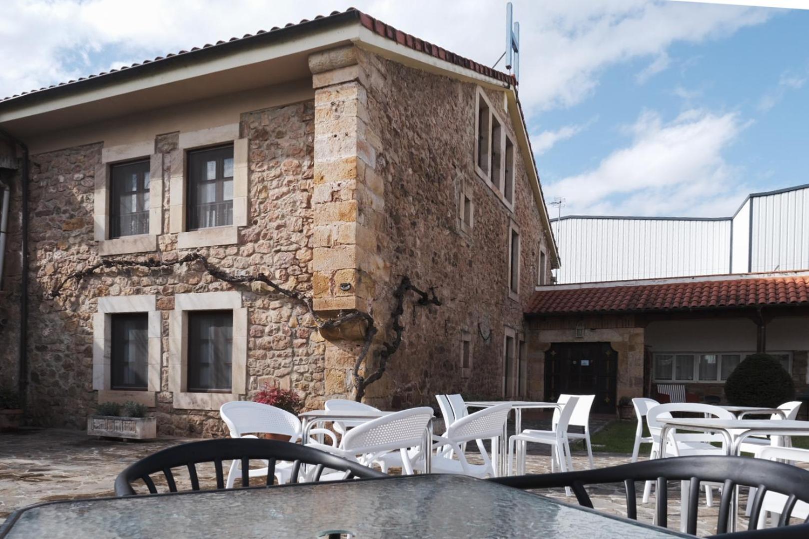 Posada La Estela De Barros Corrales De Buelna Buitenkant foto